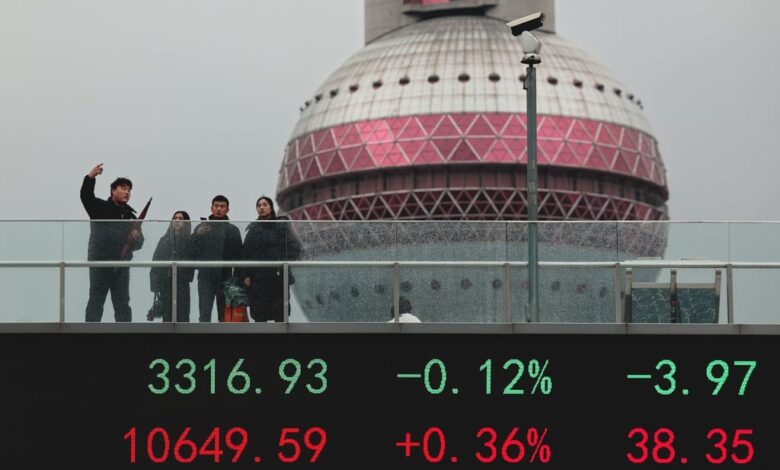 A pedestrian bridge with a market display in Shanghai in March 2025. Photo: EPA-EFE