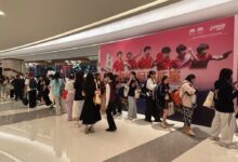 Chinese table tennis fans queue for national team merchandise in Macau. Photo: Lars Hamer