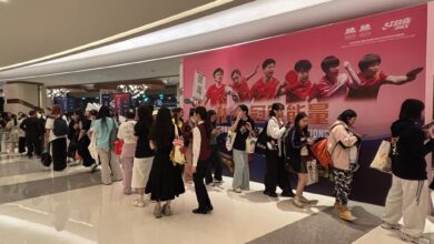 Chinese table tennis fans queue for national team merchandise in Macau. Photo: Lars Hamer