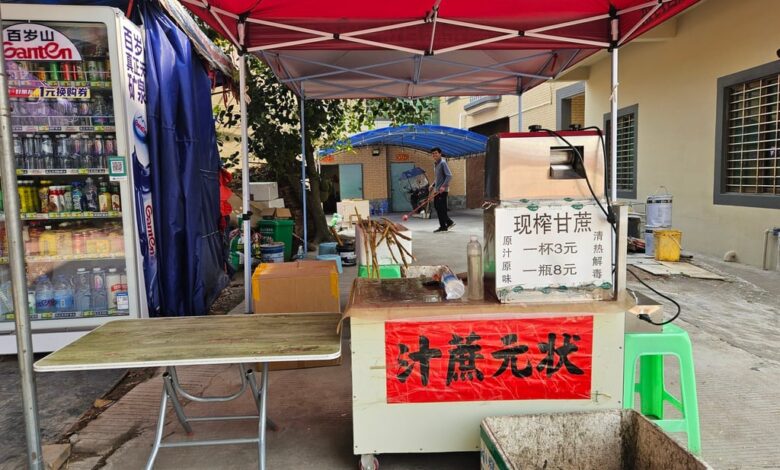A stall at Mililing village selling zhuangyuan sugar cane juice. Photo: Coco Feng