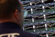 A trader on the floor of the New York Stock Exchange (NYSE) on April 17, 2025. Photo: AFP