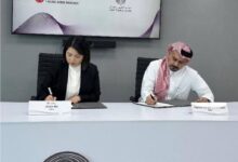 Anita Mo (left), CEO of Hang Seng Indexes Company, signs a ‘Heads of Terms’ with Yousuf Mohamed Al-Jaida, CEO of Qatar Financial Centre, in Doha on May 13, 2025. Photo: Handout