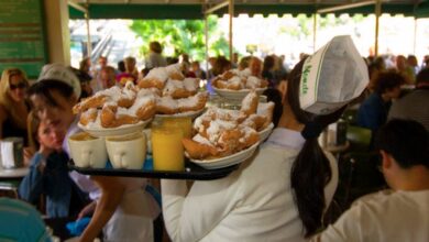 A waitress at an event in New Orleans, Louisiana. Photo: Corbis