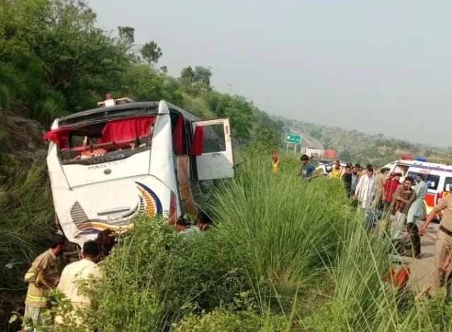 At least 8 killed as bus overturns near Chakwal – World Pakistan