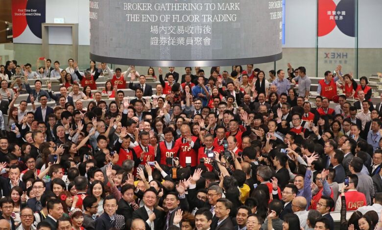 The final day of floor trading on the Hong Kong stock was on October 27, 2017. Trading thereafter was done entirely digitally via scripless dealing. Photo: Edward Wong