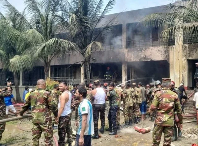 Trainer jet crashes in Dhaka, one killed