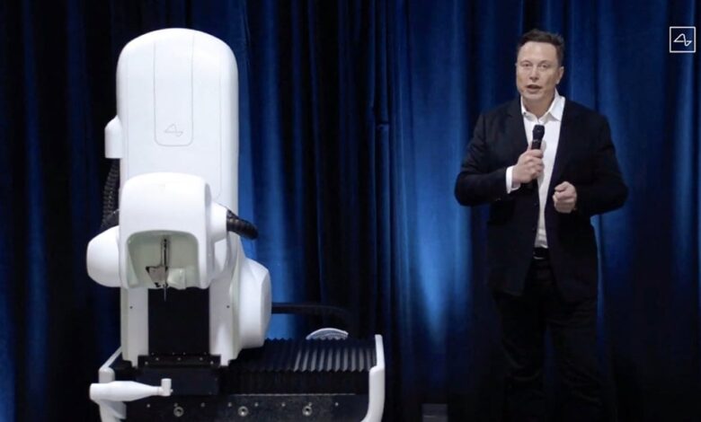 Elon Musk stands next to the surgical robot during a Neuralink presentation in 2020. Photo: AFP