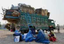 Pakistan starts deporting registered Afghan refugees